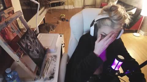 stage Kylie Sinner  brand CLITBAIT online show from 18, 2, 2025