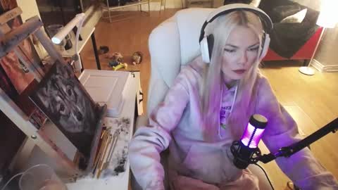 stage Kylie Sinner  brand CLITBAIT online show from 23, 2, 2025