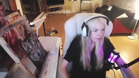 stage Kylie Sinner  brand CLITBAIT online show from 27, 2, 2025