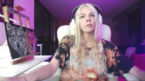 stage Kylie Sinner  brand CLITBAIT online show from 28, 9, 2025