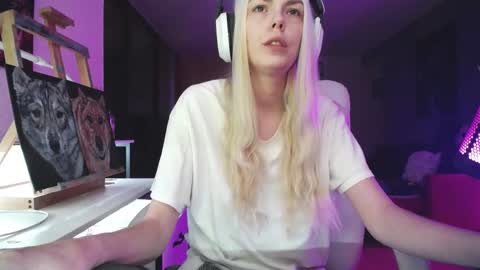 stage Kylie Sinner  brand CLITBAIT online show from 4, 10, 2025