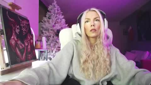 stage Kylie Sinner  brand CLITBAIT online show from 15, 12, 2025