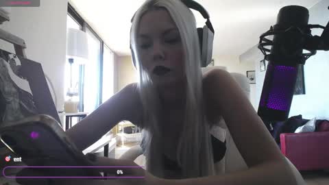 stage Kylie Sinner  brand CLITBAIT online show from 9, 5, 2026