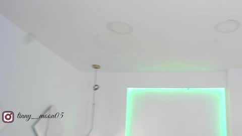 Snapshot of tinymoon_ chatting on 18, 1, 2025 Luna online show from 18, 1, 2025