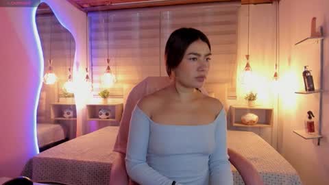 Snapshot of tique_ chatting on 1, 10, 2025 tique_ online show from 1, 10, 2025