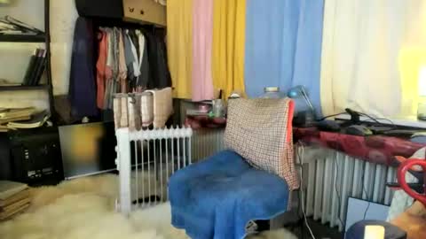 Snapshot of tittkiss chatting on 25, 4, 2026 liebe es mich nackt vor der cam zu zeigen online show from 25, 4, 2026