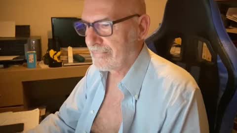 Snapshot of togbear chatting on 24, 2, 2025 Togbear online show from 24, 2, 2025