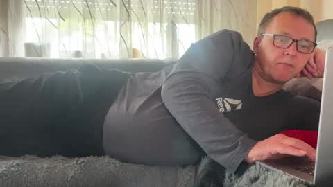 Tom online show from 21, 4, 2026