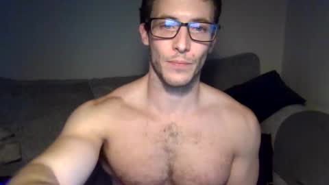 Snapshot of tom90ukx chatting on 7, 3, 2025 tom90ukx online show from 7, 3, 2025