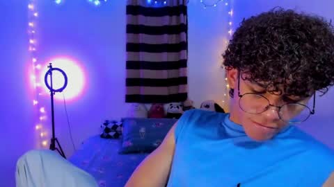 Tom Blue online show from 8, 4, 2026