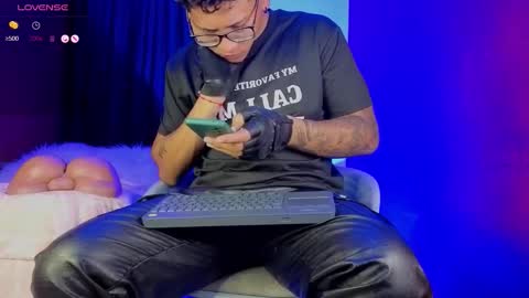 Tom online show from 5, 10, 2025