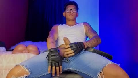 Tom online show from 8, 10, 2025