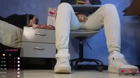 Tom online show from 25, 2, 2026