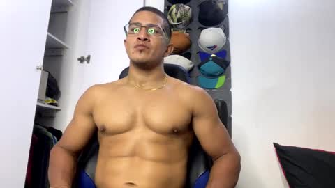 Snapshot of tom_kingfit chatting on 8, 2, 2025 SPORTSFIT29 online show from 8, 2, 2025