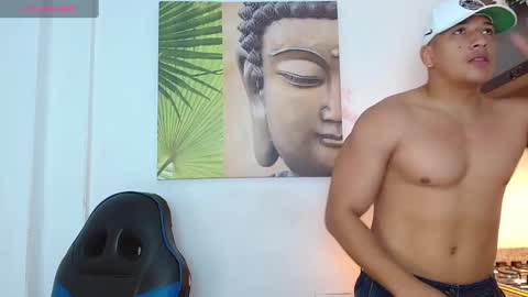 Tom muscle1 online show from 8, 1, 2025