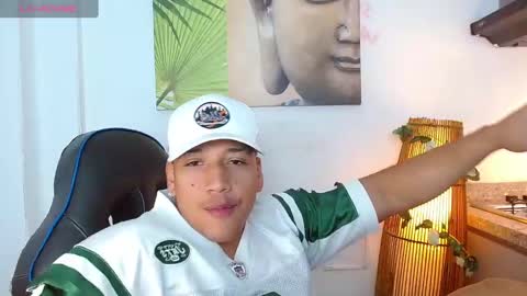 Tom muscle1 online show from 8, 1, 2025