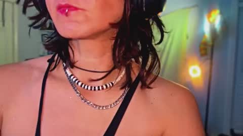 tomboy_titties online show from 17, 6, 2026
