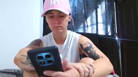 Snapshot of tomboyblue chatting on 11, 4, 2026 Blue online show from 11, 4, 2026