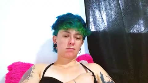 Snapshot of tomboyblue chatting on 15, 4, 2026 Blue online show from 15, 4, 2026