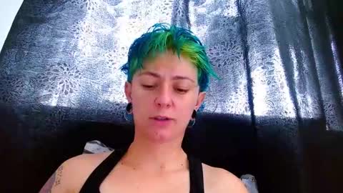 Snapshot of tomboyblue chatting on 17, 4, 2026 Blue online show from 17, 4, 2026