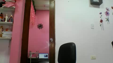 Snapshot of tomm_kors chatting on 20, 10, 2025 tomm online show from 20, 10, 2025