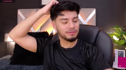 Snapshot of tommiduboiss chatting on 7, 11, 2025 Tommy Dubois online show from 7, 11, 2025