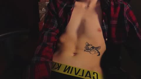 Snapshot of tommiehi chatting on 28, 11, 2025 Tommie online show from 28, 11, 2025