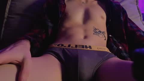 Snapshot of tommiehi chatting on 4, 12, 2025 Tommie online show from 4, 12, 2025