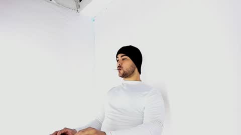 Snapshot of tommy_sccott chatting on 12, 9, 2025 tommy_sccott online show from 12, 9, 2025