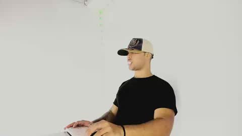 Snapshot of tommy_sccott chatting on 24, 9, 2025 tommy_sccott online show from 24, 9, 2025