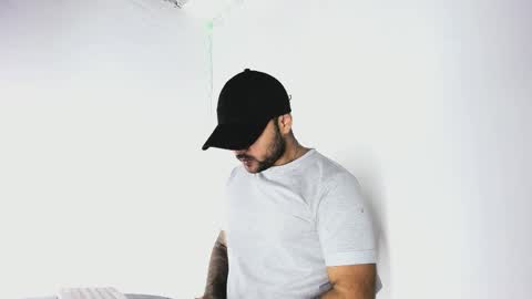 Snapshot of tommy_sccott chatting on 11, 10, 2025 tommy_sccott online show from 11, 10, 2025