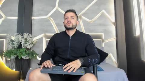 Sr. Thomas online show from 4, 3, 2025