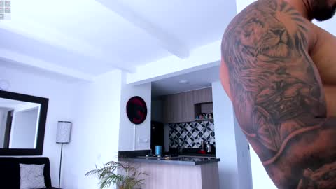 Snapshot of tony_muscle1 chatting on 12, 12, 2024 tony muscle1 online show from 12, 12, 2024