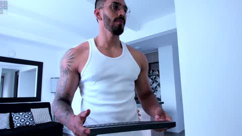 Snapshot of tony_muscle1 chatting on 22, 12, 2024 tony muscle1 online show from 22, 12, 2024