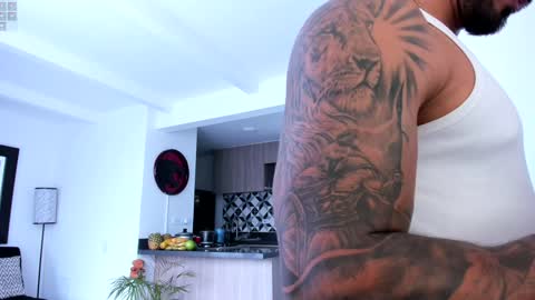 Snapshot of tony_muscle1 chatting on 24, 12, 2024 tony muscle1 online show from 24, 12, 2024