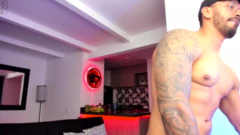 Snapshot of tony_muscle1 chatting on 25, 12, 2024 tony muscle1 online show from 25, 12, 2024