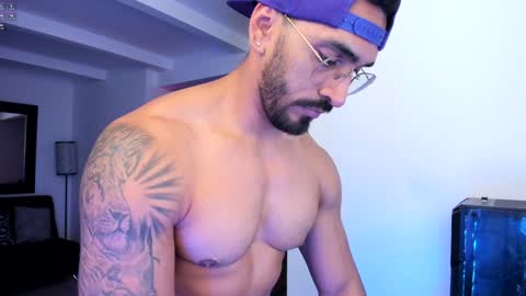 Snapshot of tony_muscle1 chatting on 6, 1, 2025 tony muscle1 online show from 6, 1, 2025