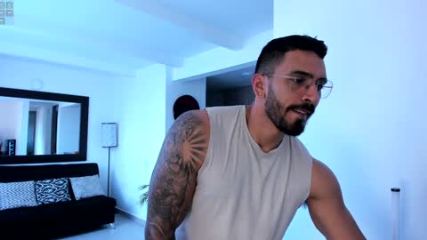 Snapshot of tony_muscle1 chatting on 6, 1, 2025 tony muscle1 online show from 6, 1, 2025