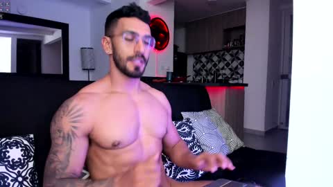 Snapshot of tony_muscle1 chatting on 8, 1, 2025 tony muscle1 online show from 8, 1, 2025
