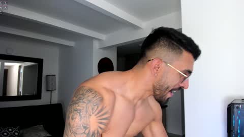 Snapshot of tony_muscle1 chatting on 12, 1, 2025 tony muscle1 online show from 12, 1, 2025