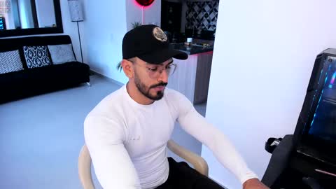 Snapshot of tony_muscle1 chatting on 17, 1, 2025 tony muscle1 online show from 17, 1, 2025