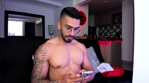 Snapshot of tony_muscle1 chatting on 24, 1, 2025 tony muscle1 online show from 24, 1, 2025