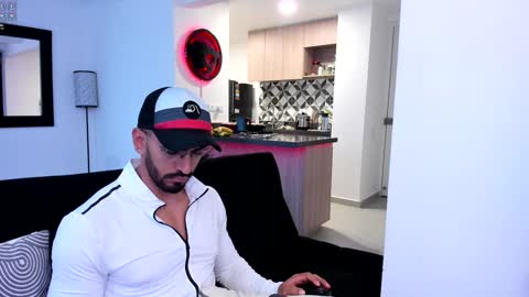 Snapshot of tony_muscle1 chatting on 8, 2, 2025 tony muscle1 online show from 8, 2, 2025