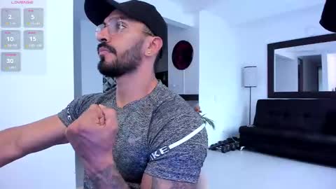 Snapshot of tony_muscle1 chatting on 17, 2, 2025 tony muscle1 online show from 17, 2, 2025