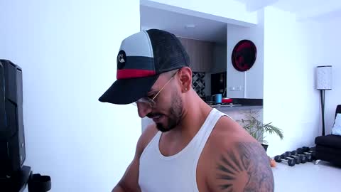 Snapshot of tony_muscle1 chatting on 23, 2, 2025 tony muscle1 online show from 23, 2, 2025
