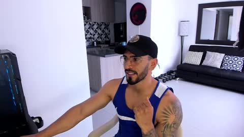 Snapshot of tony_muscle1 chatting on 2, 3, 2025 tony muscle1 online show from 2, 3, 2025