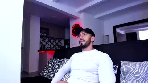 Snapshot of tony_muscle1 chatting on 4, 3, 2025 tony muscle1 online show from 4, 3, 2025