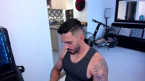 Snapshot of tony_muscle1 chatting on 5, 3, 2025 tony muscle1 online show from 5, 3, 2025
