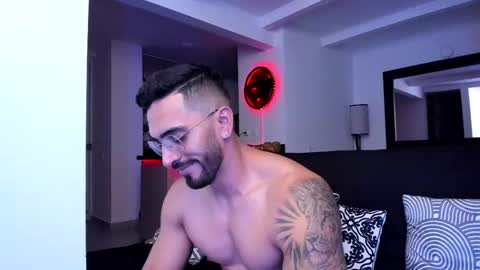 Snapshot of tony_muscle1 chatting on 6, 3, 2025 tony muscle1 online show from 6, 3, 2025