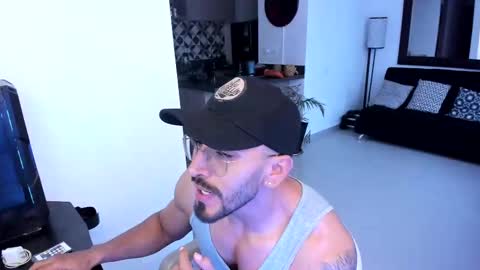 Snapshot of tony_muscle1 chatting on 7, 3, 2025 tony muscle1 online show from 7, 3, 2025
